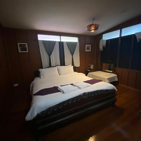Nearthepark Boutique House Hostel Chiang Mai Buitenkant foto