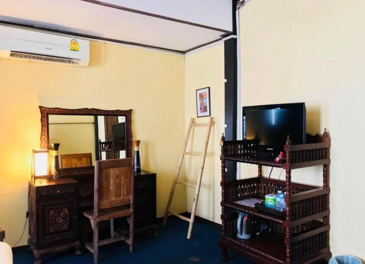Nearthepark Boutique House Hostel Chiang Mai Buitenkant foto