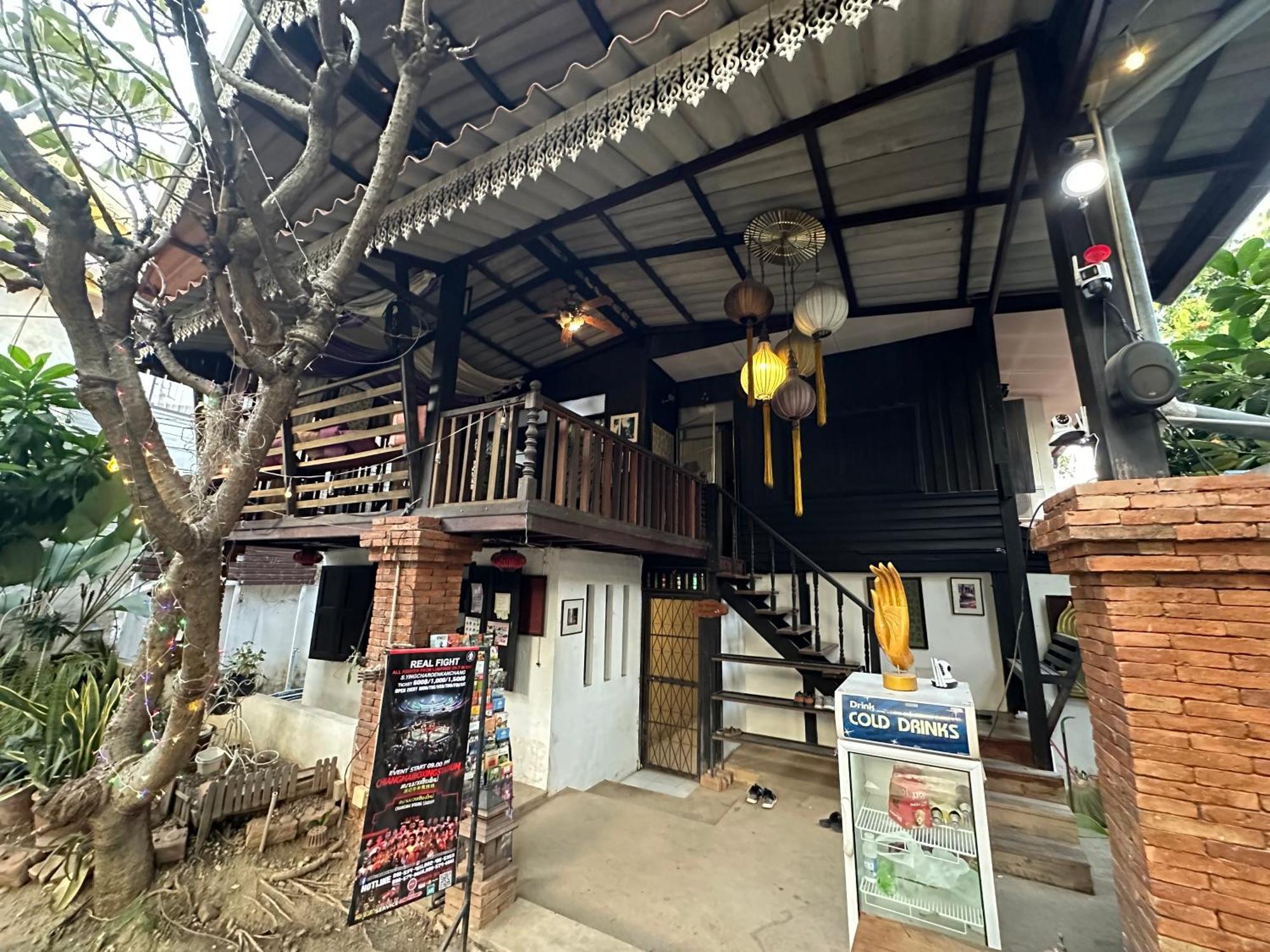 Nearthepark Boutique House Hostel Chiang Mai Buitenkant foto